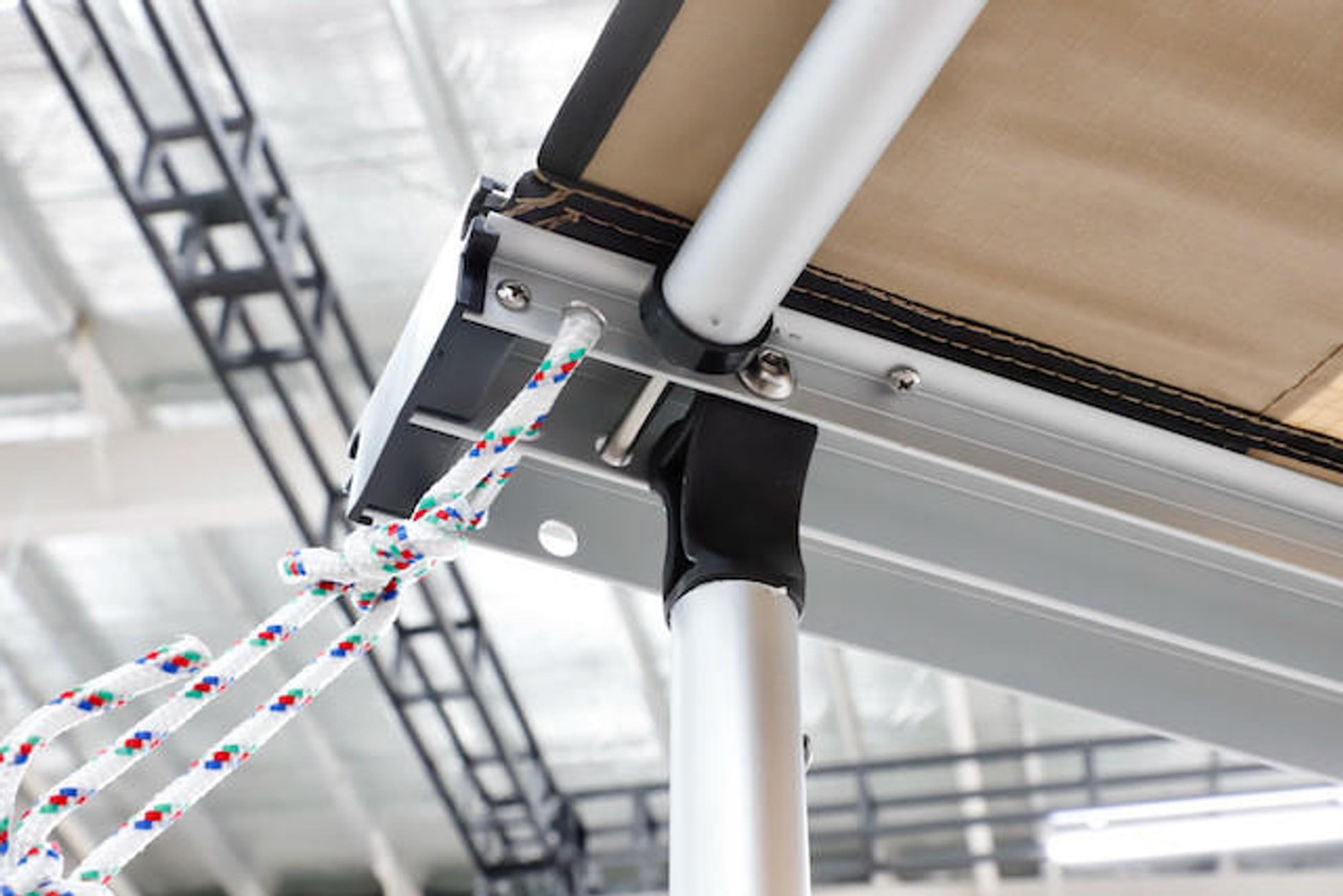 TOLDO LATERAL UNIVERSAL (REQUIERE BARRA LONGITUDINAL Y BARRAS TRANSVERSALES) — imagen 2